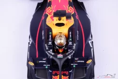 Red Bull RB18 - Max Verstappen (2022), Győztes Abu-Dzabi Nagydíj, 1:18 Minichamps