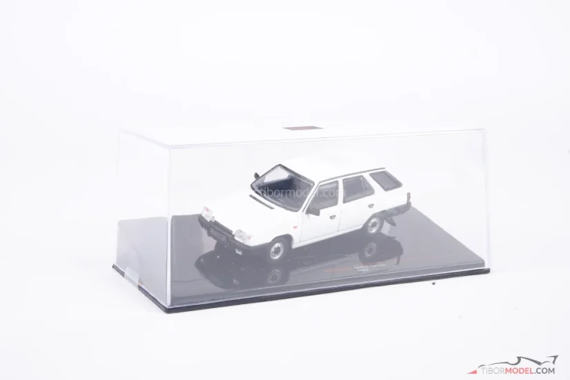 Skoda Forman fehér (1990), 1:43 Ixo
