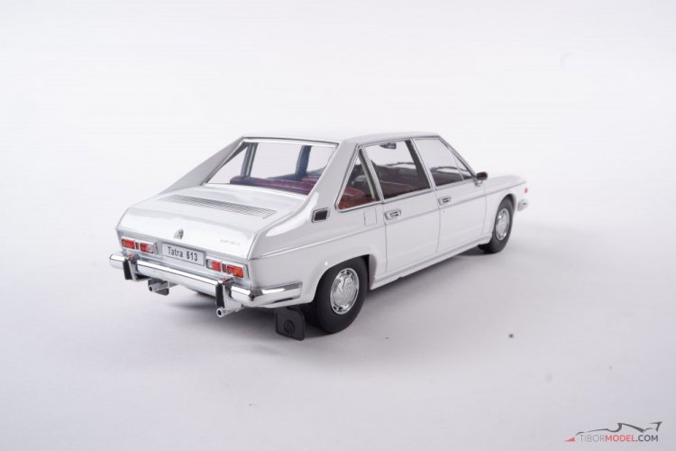 Tatra 613 fehér (1979), 1:18 Triple9