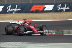 Ferrari SF-25 - Charles Leclerc (2025), Šprint VC Číny, s figúrkou pilota 1:18 BBR