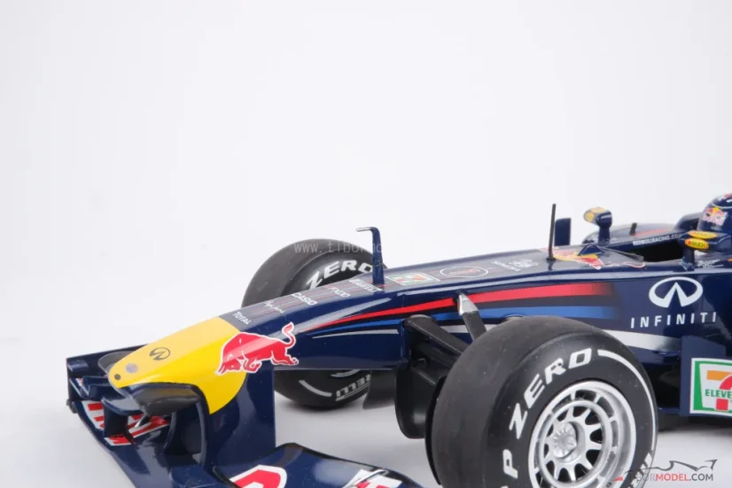 Red Bull RB7 - Sebastian Vettel (2011), Majster sveta, 1:18 Minichamps