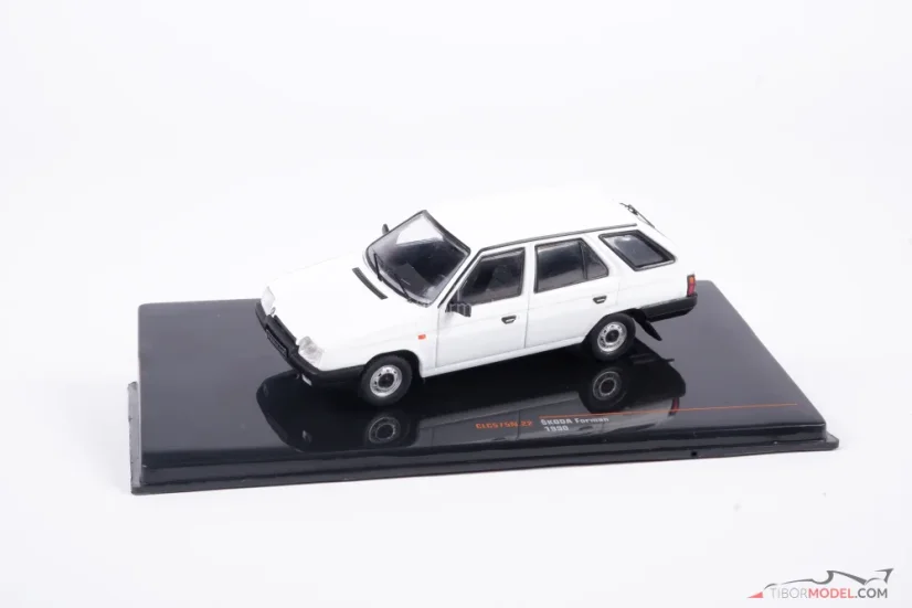 Skoda Forman fehér (1990), 1:43 Ixo