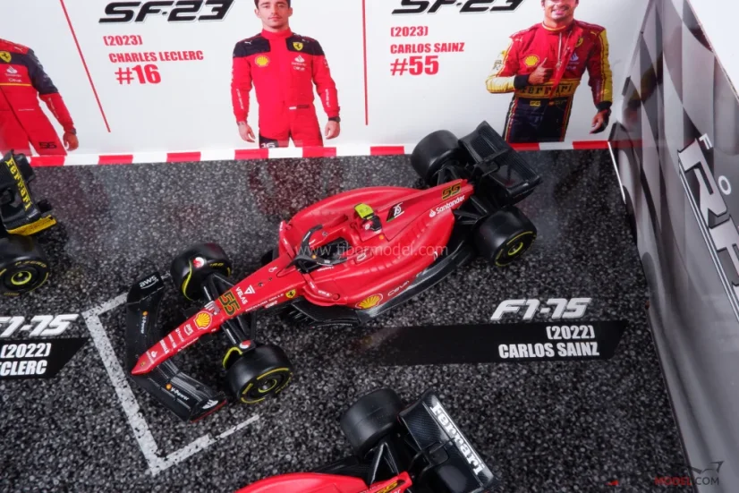 Ferrari Leclerc Sainz 2022-2023, ajándékcsomagolás, 1:43 BBurago