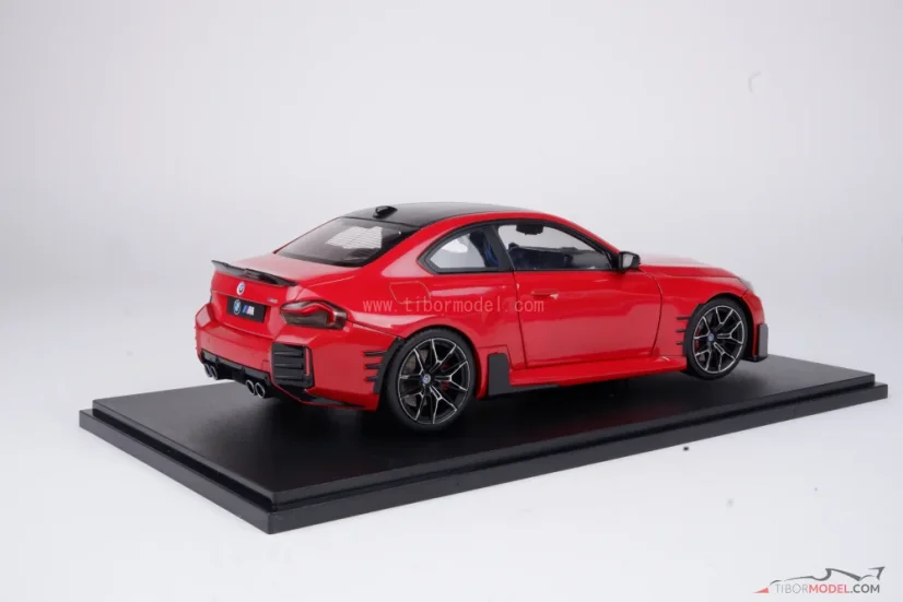 BMW M2 (2024) červené, 1:18 Solido
