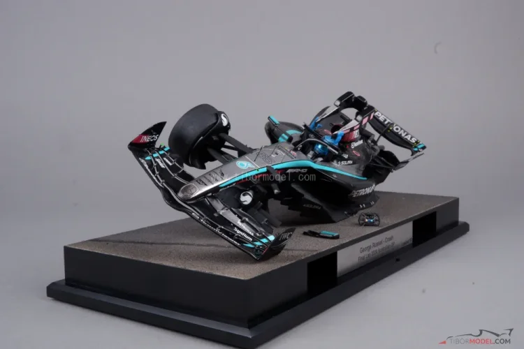 Diorama Mercedes W15 - George Russell nehoda 2024 Austrália, 1:18