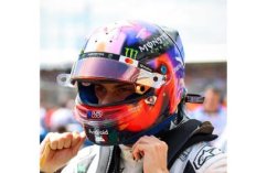 Oscar Piastri 2026 VC Veľkej Británie mini prilba, McLaren, 1:5 Spark