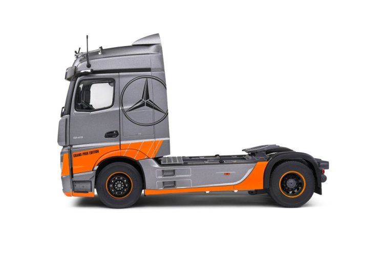 Mercedes Actros strieborný (2019), 1:24 Solido