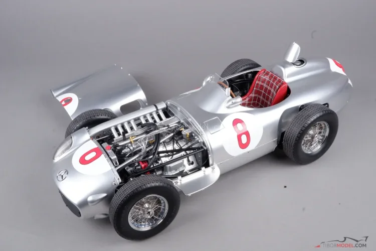 Mercedes W196R - J. M. Fangio (1955) Majster sveta, 1:8 Ixo