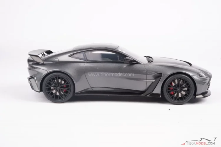 Aston Martin V12 Vantage (2023) silver, 1:18 GT Spirit