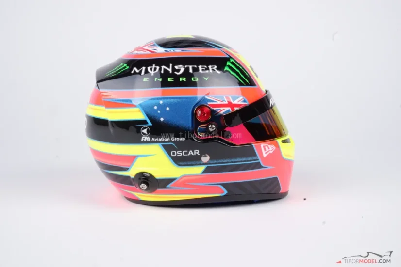 Oscar Piastri 2025 McLaren mini přilba, 1:2 Bell