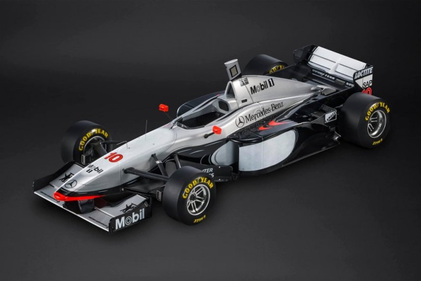 McLaren MP4/12 - David Coulthard (1997), VC Austrálie, bez figurky pilota, 1:18 GP Replicas - Aplikace obtisků (decálů) (reklamy na tabák/alkohol): Prosím poslat s nalepenými obtiskama