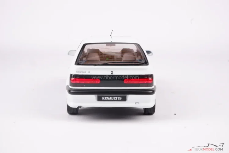 Renault 19 (1994) fehér, 1:18 Triple9
