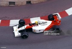 McLaren MP4/6 - Ayrton Senna (1991), Víťaz VC Monaka, s figúrkou pilota 1:43 GP Replicas
