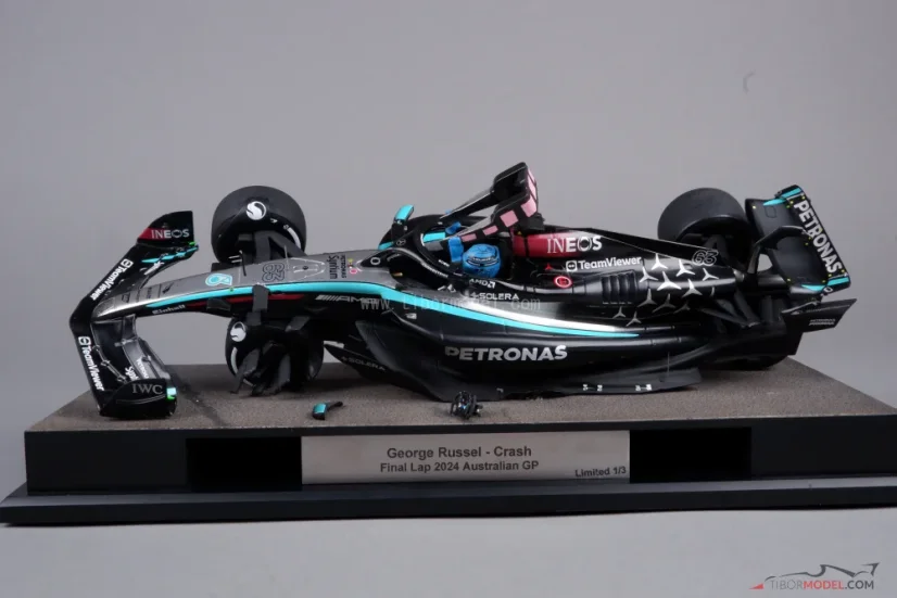 Diorama Mercedes W15 - George Russell nehoda 2024 Austrálie, 1:18