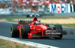 Ferrari F300 - Michael Schumacher (1998), Víťaz Maďarsko, s figúrkou pilota 1:43 GP Replicas