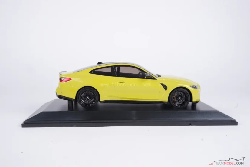 BMW M4 (2020) žlté, 1:18 Minichamps