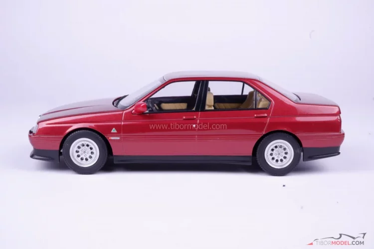 Alfa Romeo 164 Q4 (1994) vörös, 1:18 Triple9