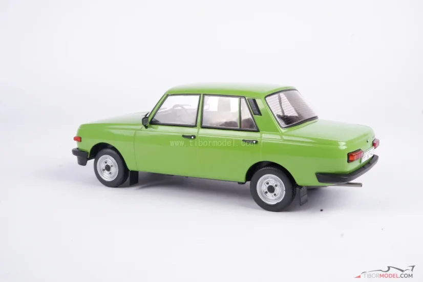 Wartburg 353 (1985) zelený, 1:18 MCG