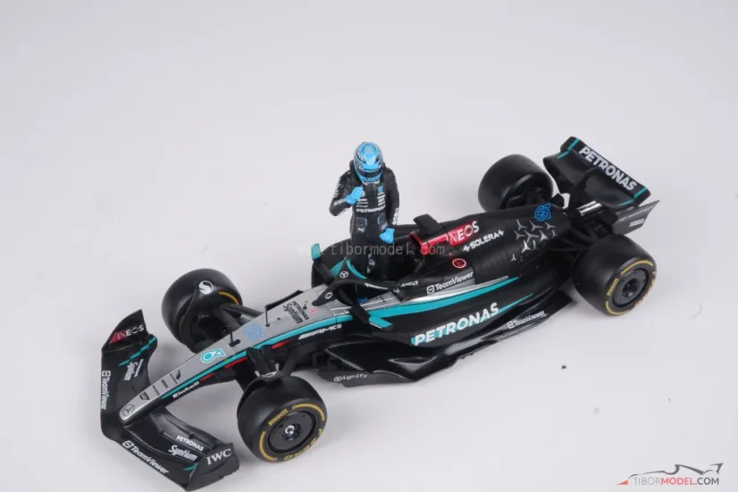 Mercedes W15 - George Russell (2024), s figúrkou, 1:24 Bburago