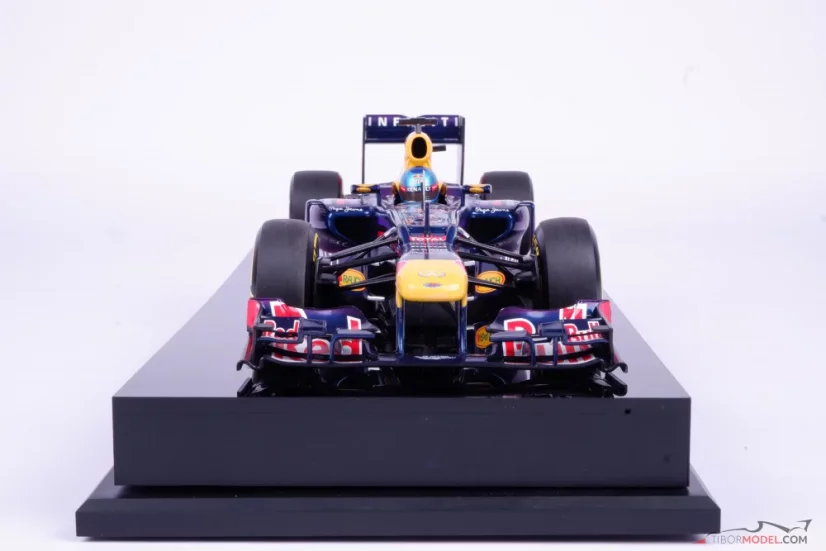 ミニチャンプス　レッドブル　F1 RB9 ベッテル　ドイツGP Model car Red Bull RB9 Vettel 2013, 1:18 Minichamps | Tibormodel.com