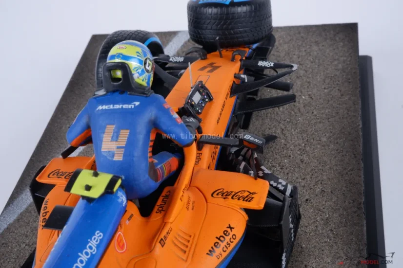Diorama McLaren MCL35M - Lando Norris nehoda 2021 Belgie, 1:18