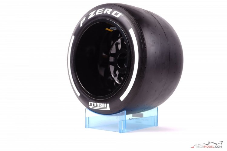 Pirelli P Zero gumiabrons 2022, kemény keverék, 1:2 méretarány