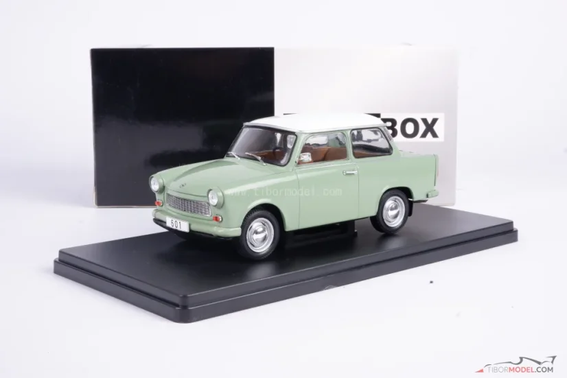 Trabant 601 (1965) zelený, 1:24 Whitebox