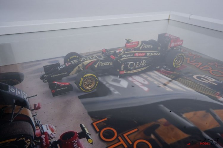 Lotus Renault E22 - Pastor Maldonado (2014), 1:43 Minichamps
