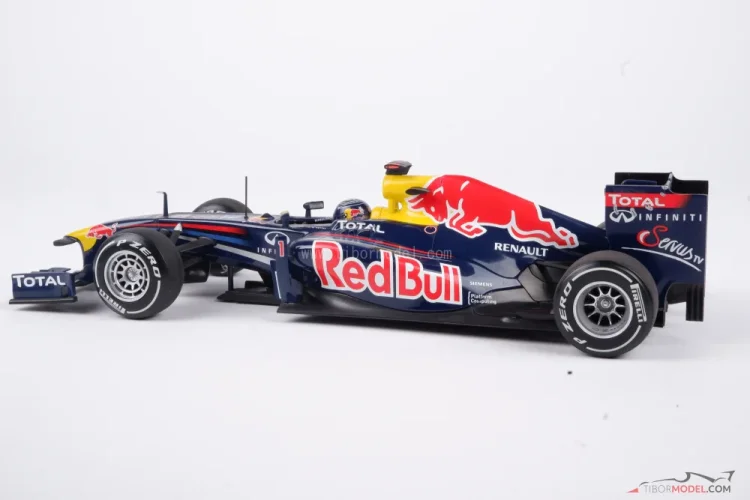 Model car Red Bull RB7 Vettel 2011, 1:18 Minichamps | Tibormodel.com