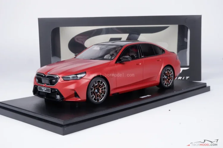 BMW M5 (2025) oranžové pebble beach, 1:18 GT Spirit