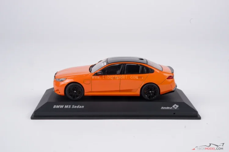 BMW M5 sedan (2024) oranžový, 1:43 Solido