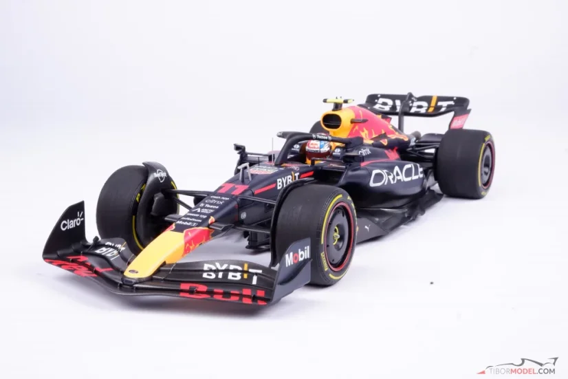 Red Bull RB18 - Sergio Perez (2022), Víťaz Singapur, 1:18 Minichamps