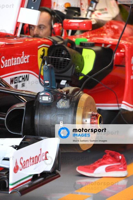 Ferrari SF16-H matica kolesa červená (2016)