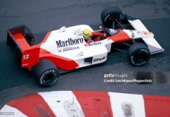 McLaren MP4/4 - Ayrton Senna (1988), Pole pozícia Monako, s figúrkou pilota, 1:18 GP Replicas