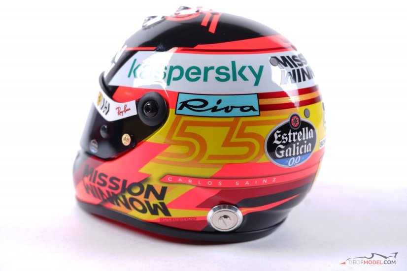 Carlos Sainz 2021 Ferrari helmet, Mission Winnow, 1:2 Schuberth