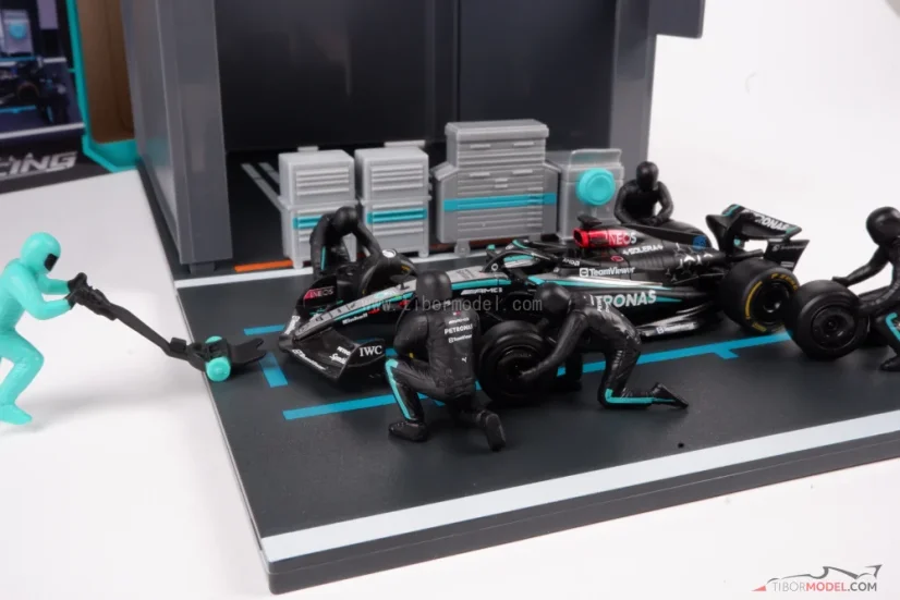 Pit Stop készlet Mercedes W15 George Russell (2024), 1:43 BBurago
