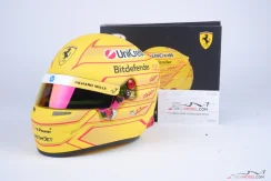 Lewis Hamilton 2026 Ferrari mini prilba, 1:2 Bell