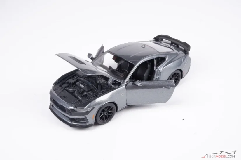 Ford Mustang Dark Horse (2024) sivý, 1:24 Maisto