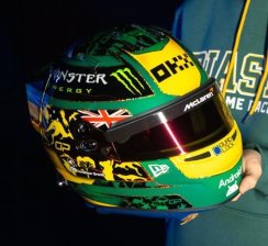 Oscar Piastri 2025 Australian GP mini helmet, McLaren, 1:5 Spark