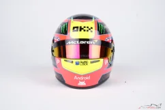 Oscar Piastri 2025 McLaren mini přilba, 1:2 Bell