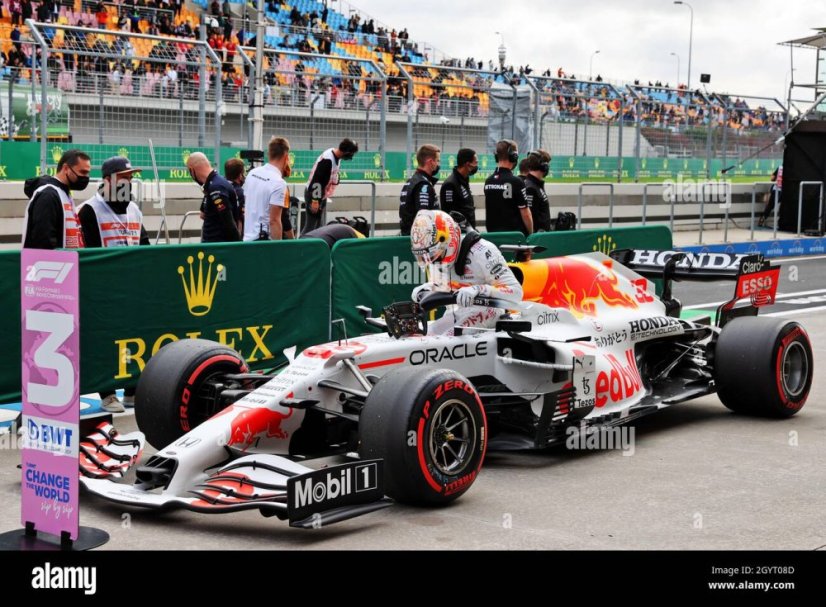 Red Bull RB16b - Max Verstappen (2021) VC Turecka, 1:18 Minichamps