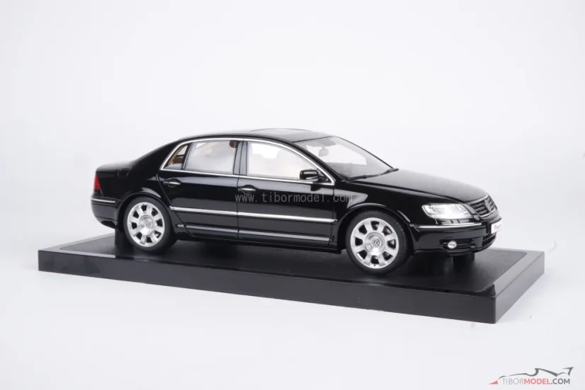 Volkswagen Phaeton W12 (2005) čierny, 1:18 Ottomobile