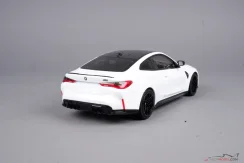 BMW M4 (2020) biele, 1:18 Minichamps