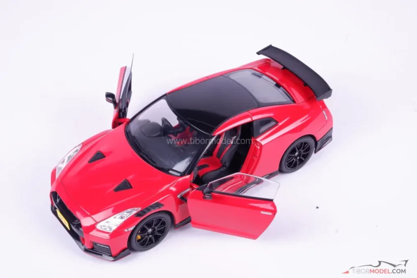 Nissan GT-R Nismo (R-35) piros, 1:24 Whitebox