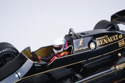 Lotus 93T - Elio De Angelis (1983), Monako, s figurkou pilota, 1:18 GP Replicas