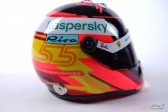 Carlos Sainz 2021 Ferrari sisak, 1:2 Schuberth