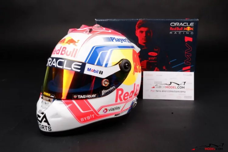 Max Verstappen 2023 Red Bull prilba, 1:2 Schuberth