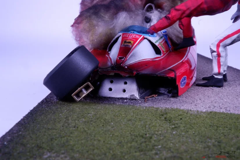 Diorama Ferrari 312 T2 - Niki Lauda crash 1976 Nürburgring, 1:18