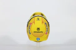 Lewis Hamilton 2026 Ferrari mini prilba, 1:2 Bell