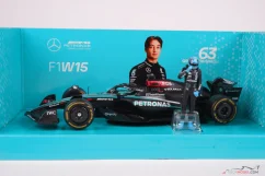 Mercedes W15 - George Russell (2024), s figúrkou, 1:24 Bburago